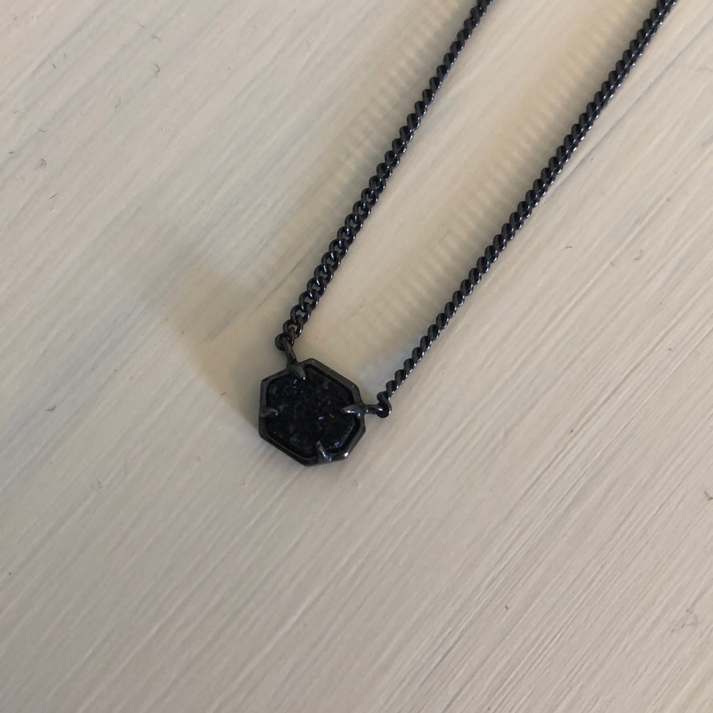 Kendra Scott necklace
